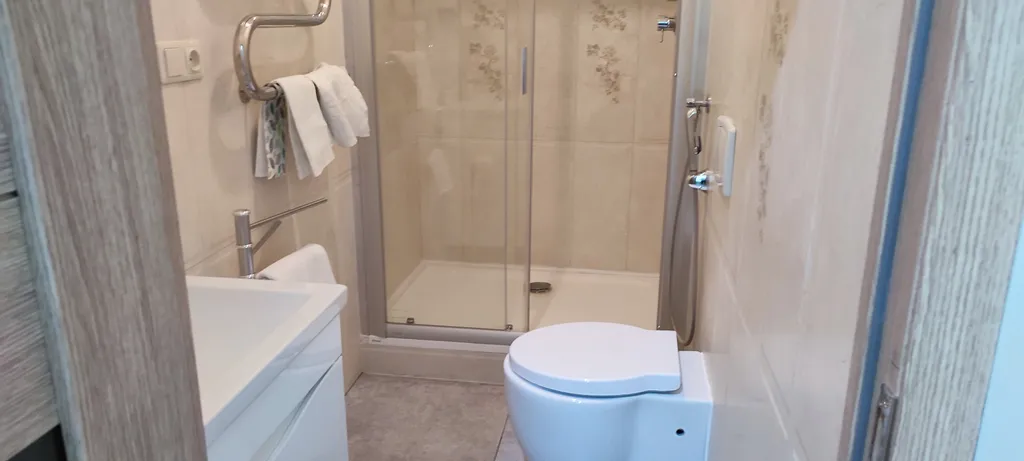 Art Deco One-Bedroom Suite in Library House