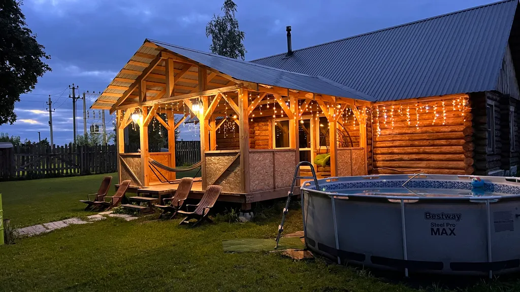 Рубленный дом - баня с террасой