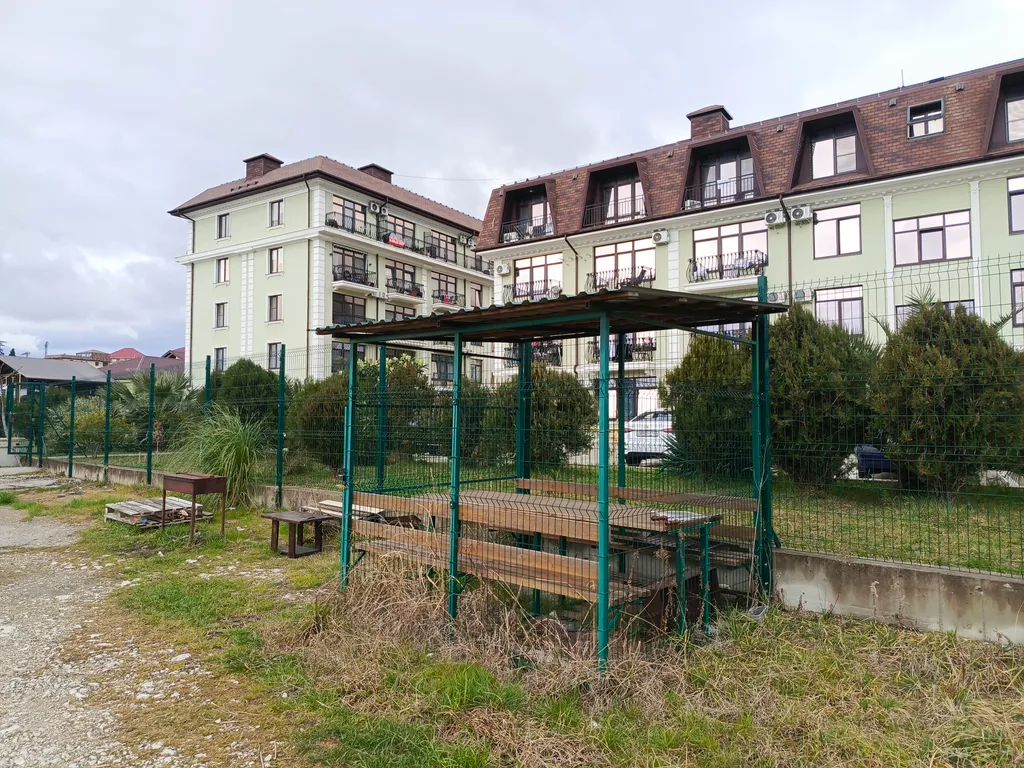 Студия с панорамным окном в Сириусе