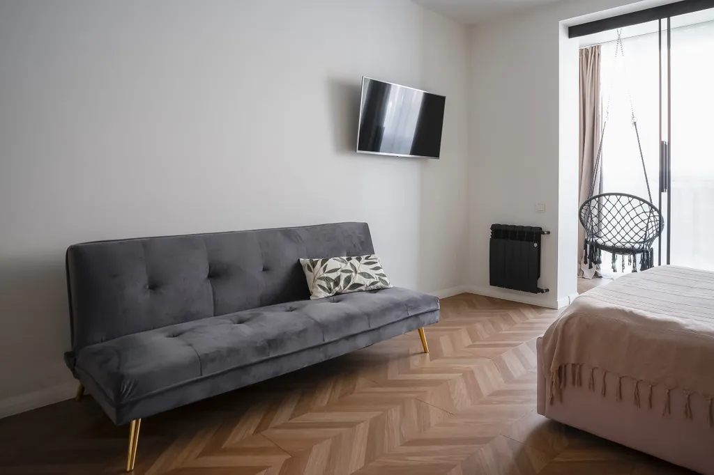 Роскошная студия Золотая с качелью и ванной