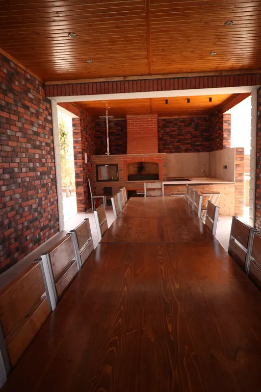 Вилла с бассейном на берегу реки в 30 минутах от центра города