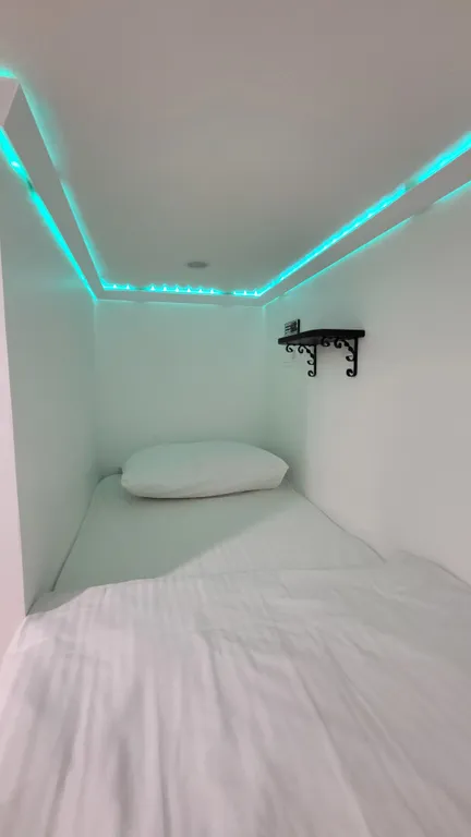 Одноместный изолированный уникальный номер в скандинавском стиле