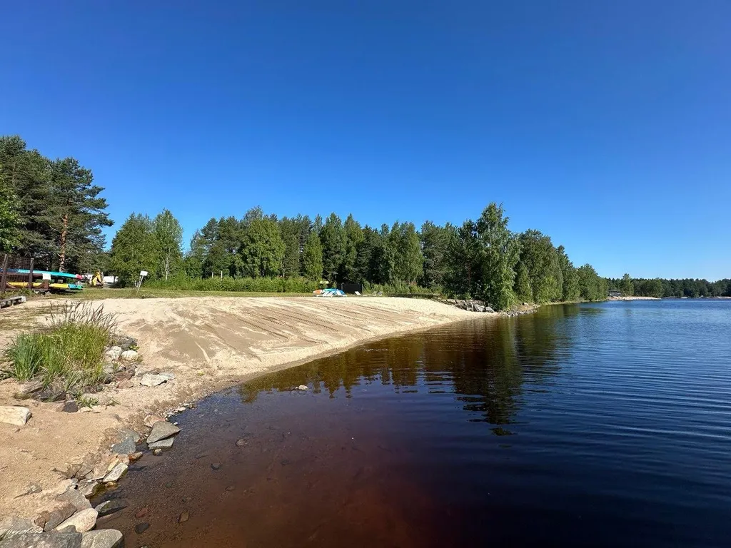 Дом на берегу озера Лососинное