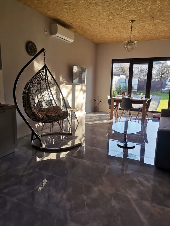 Дом под ключ с зелёной лужайкой и плодовыми насаждениями