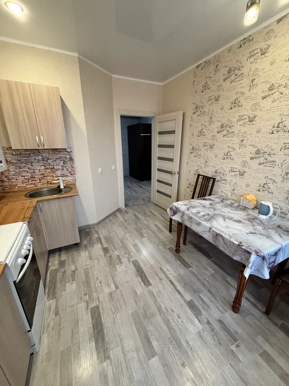 Квартира Сдаётся светлая и уютная квартира, в двух шагах от парка «Поддубного». — Ейск