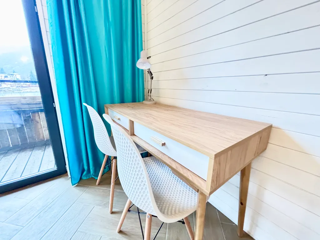 Кругозор- апартаменты, вид на озеро и горы