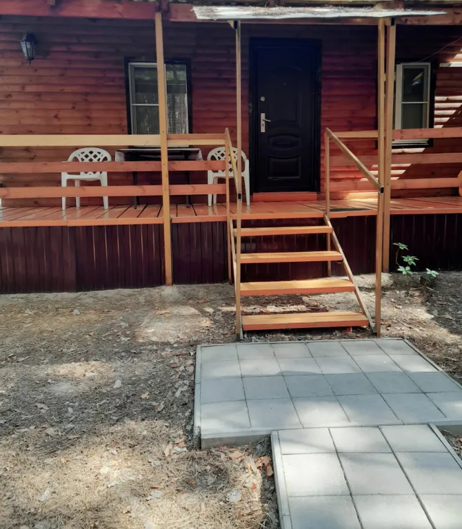 Дом в сосновом лесу