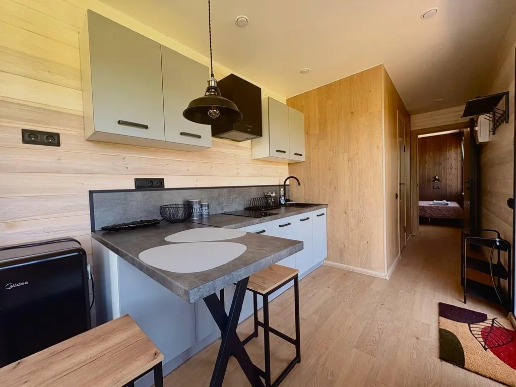 Коттедж Комфортабельный дом из морского контейнера у реки — Шаховская