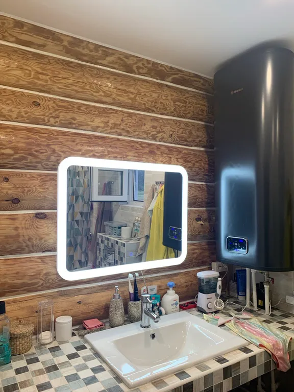 Уютный дом на берегу реки