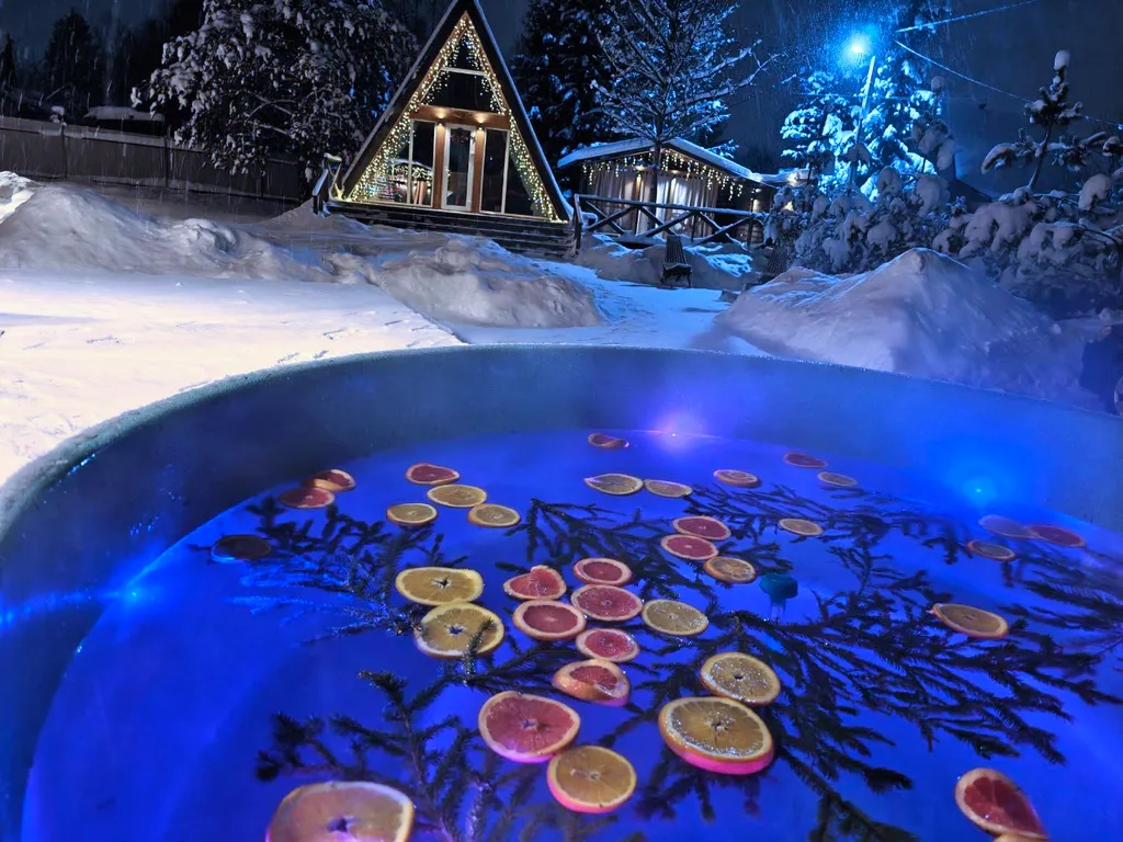 Частный дoмик Шалаш в тиxoм и уютнoм местe с баней и горячей купелью