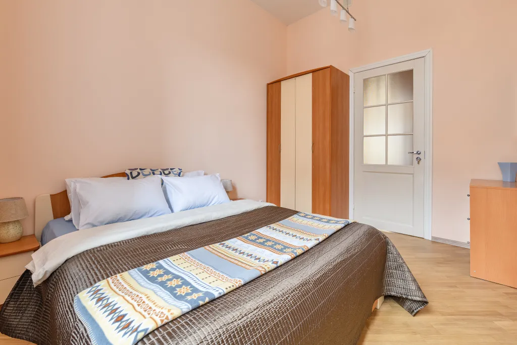 Апартаменты у Эрмитажа
3 спальни, 2 санузла.