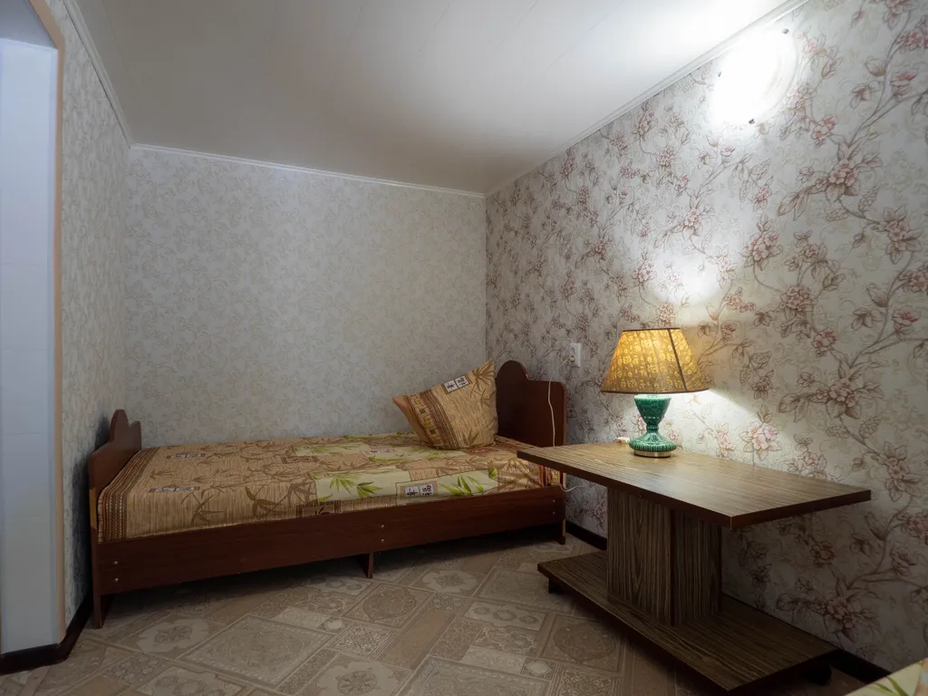 Уютный домик в беседках винограда