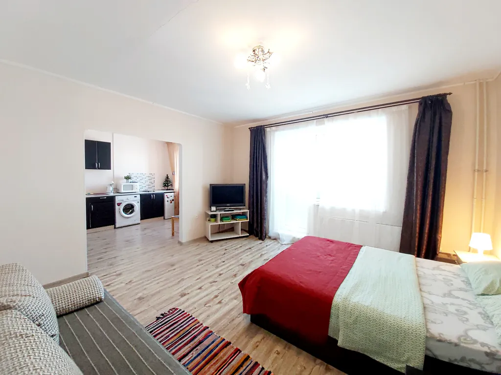 Просторная студия с видом на Урал в центре города