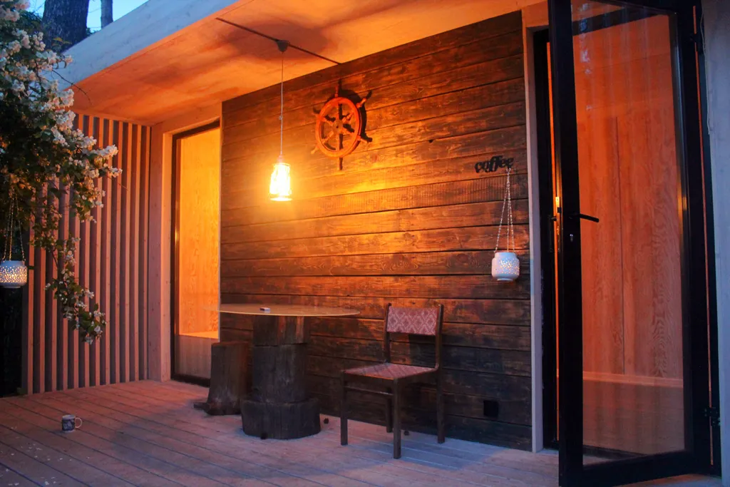 Уютный дом в соснах для семьи