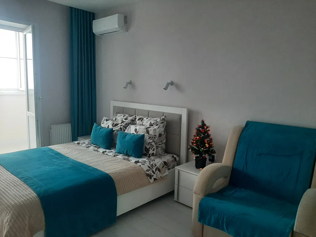 Уютная студия с видом на колесо обозрения