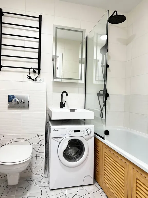 Современные апартаменты с живописным видом на канал и парк