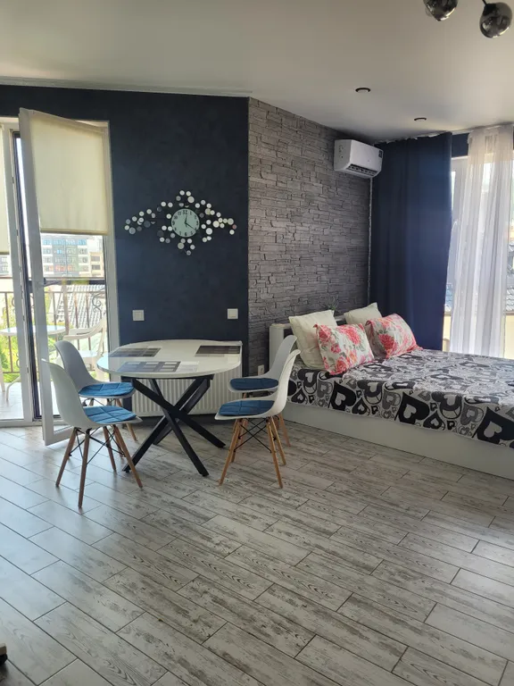 Студия с видом на море и горы