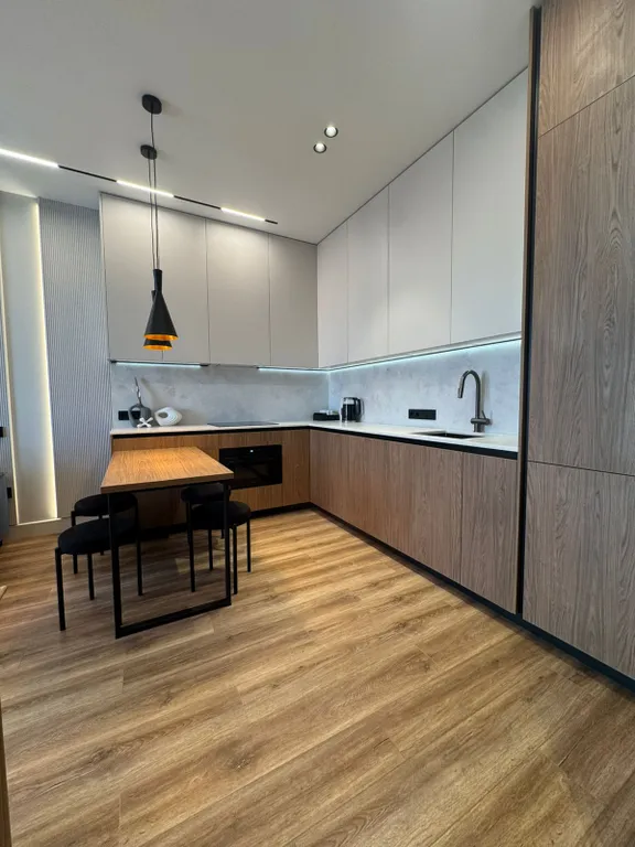 Респектабельный люкс с дизайнерским ремонтом и видом на Москва-сити