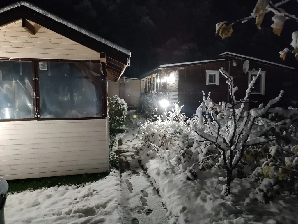 Коттедж Дом с 2 спальнями и кухней -гостиной — Надевицы