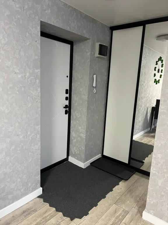 Уютная квартира с видом на проезжающий ретро-поезд