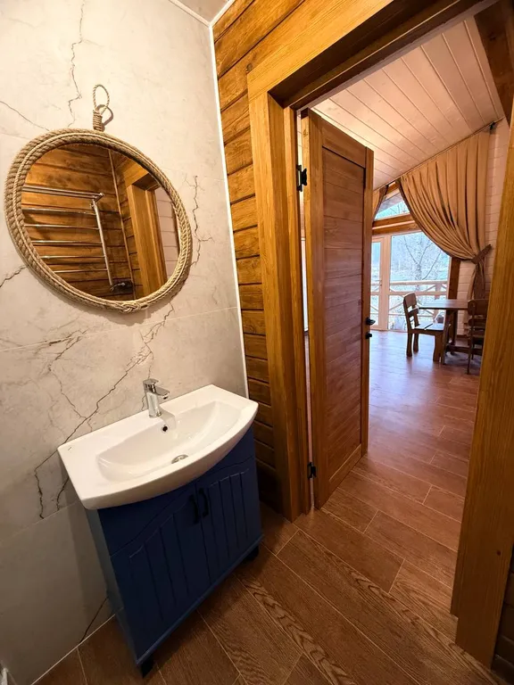 Шале в горах на берегу реки