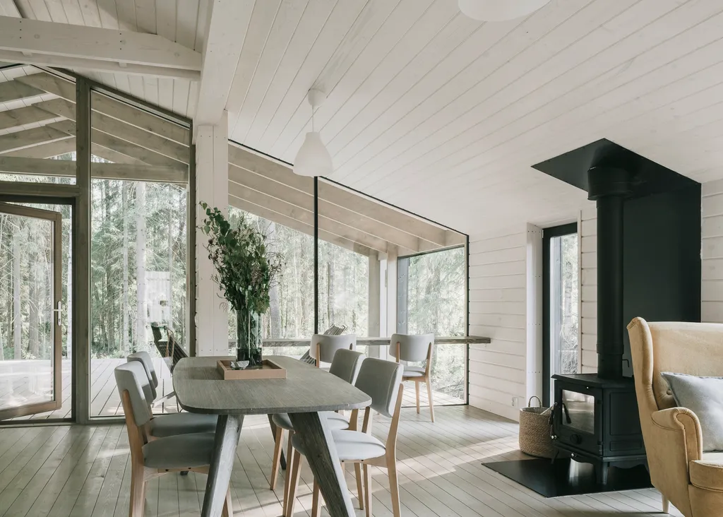 Загородный дом с террасой, баней и видом на лес