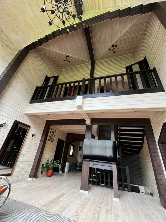 Дом на берегу маны