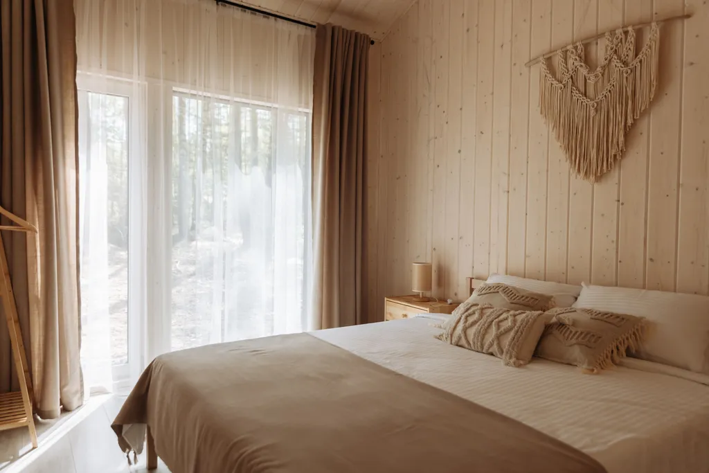 Барнхаус в стиле бохо в сосновом лесу