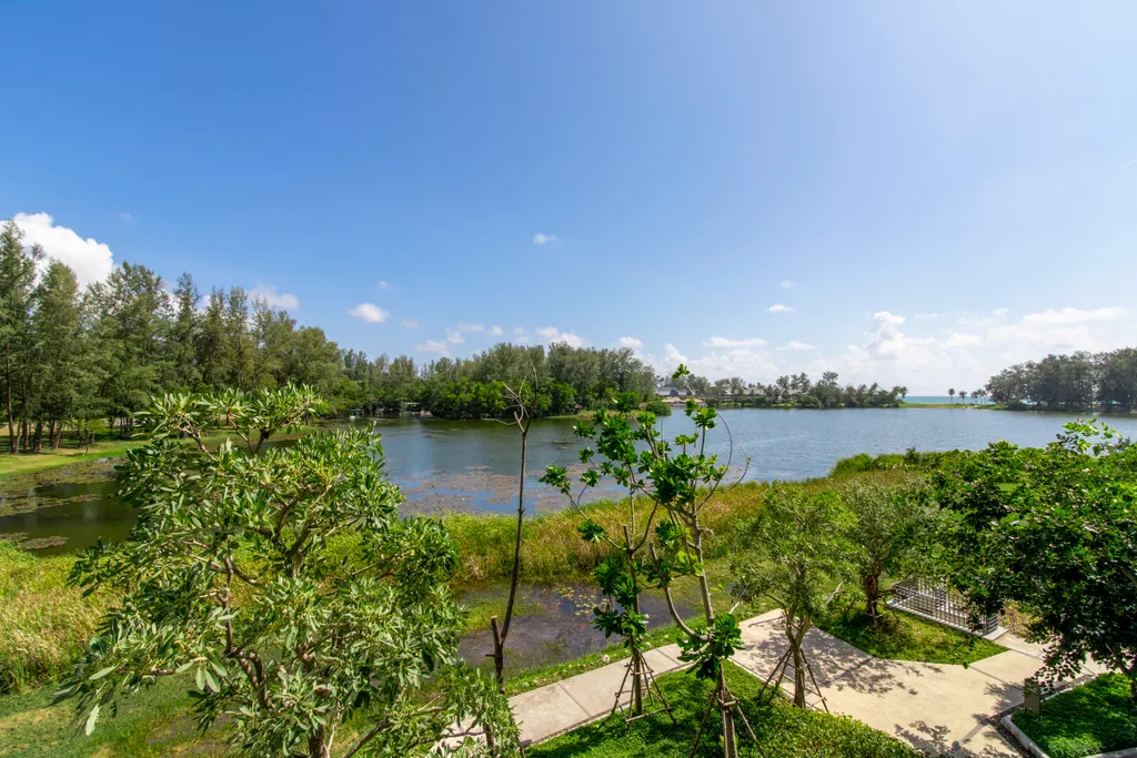 Три спальни с видом на море и озеро