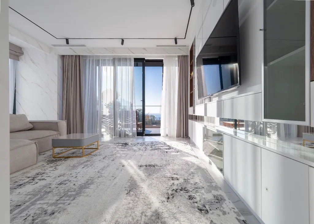 Современная вилла с красивым видом на море