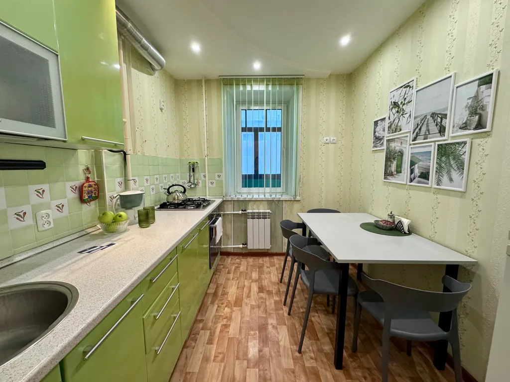 Стильная однокомнатная с большой кухней у ДК Металлургов