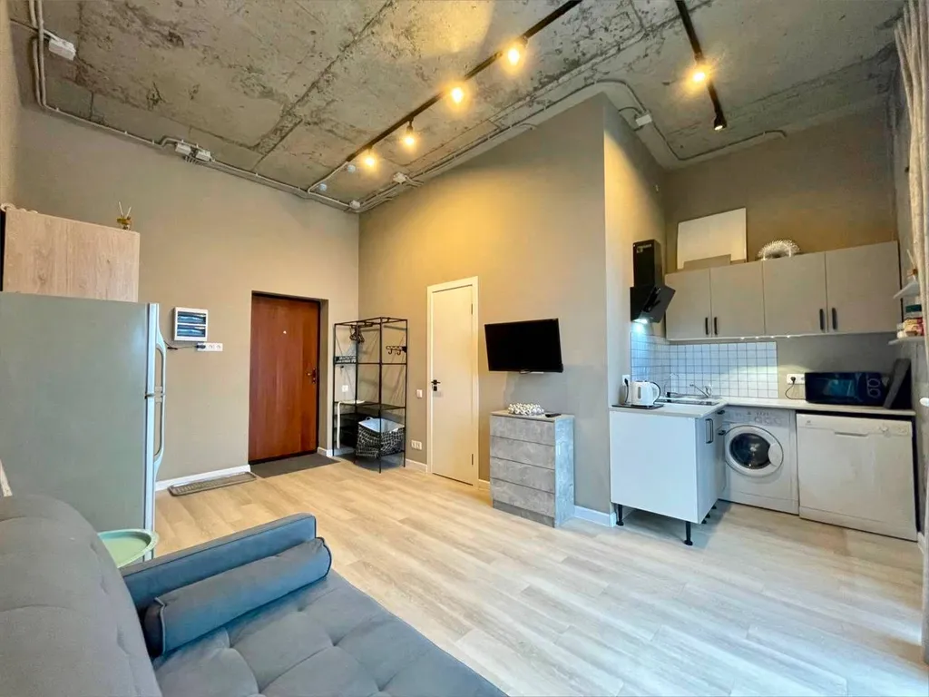 Шикарная квартира с панорамными окнами и террасой рядом с титан ареной