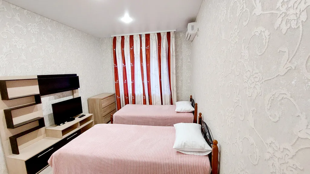 Евротрешка возле гипермаркета Мега и Леруа Мерлен