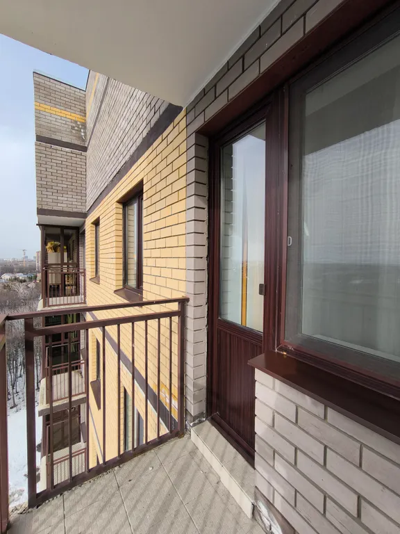 Видовая, с террасой, однокомнатная квартира возле РКБ