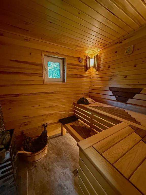 Уютный домик с купелью и баней в сосновом лесу