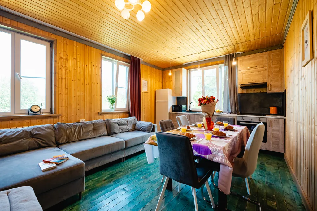 Коттедж у пруда