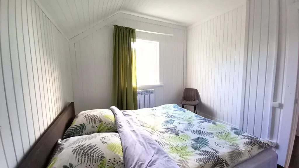 Дом в 2 километрах от озера