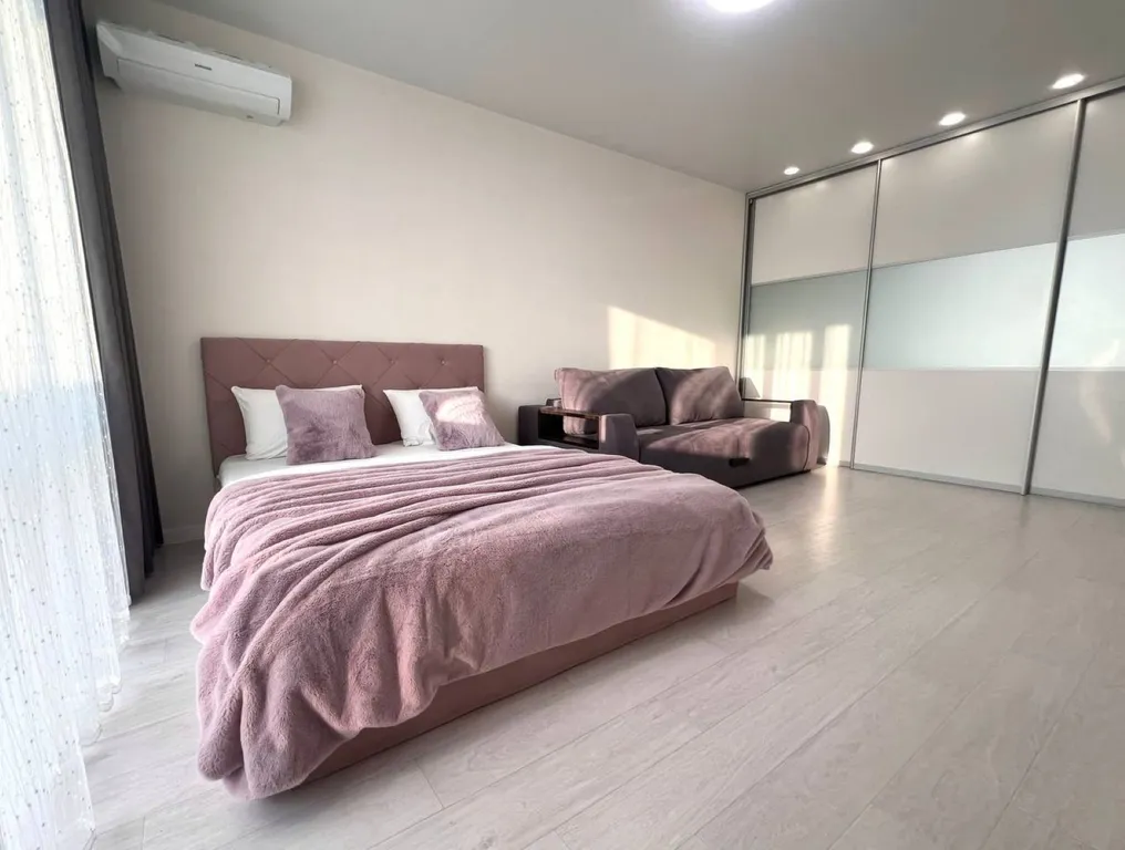 Вернисаж на Броско командированным и туристам города до 4 человек