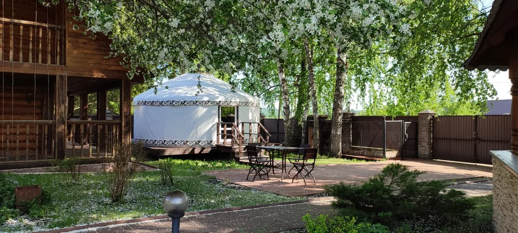 Этно-юрта в усадьбе Золотой лев