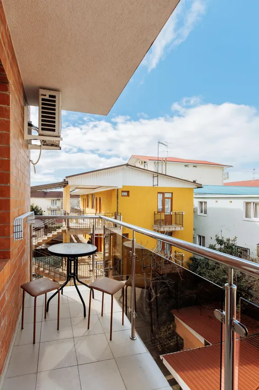 Трёхместный номер Комфорт с балконом