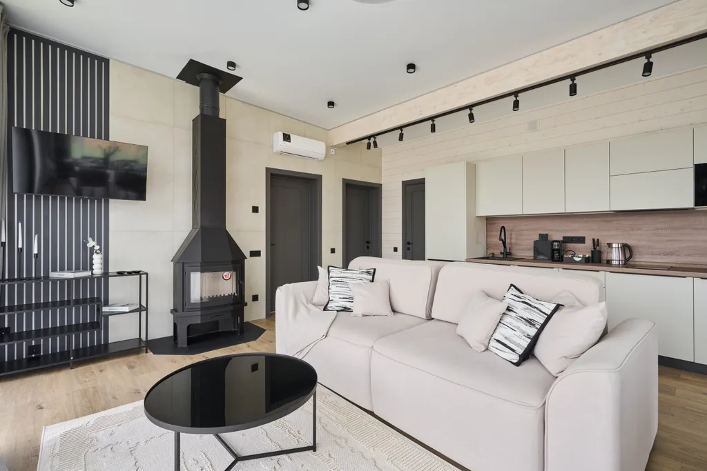 Просторный дом с сауной и камином в окружении леса и реки