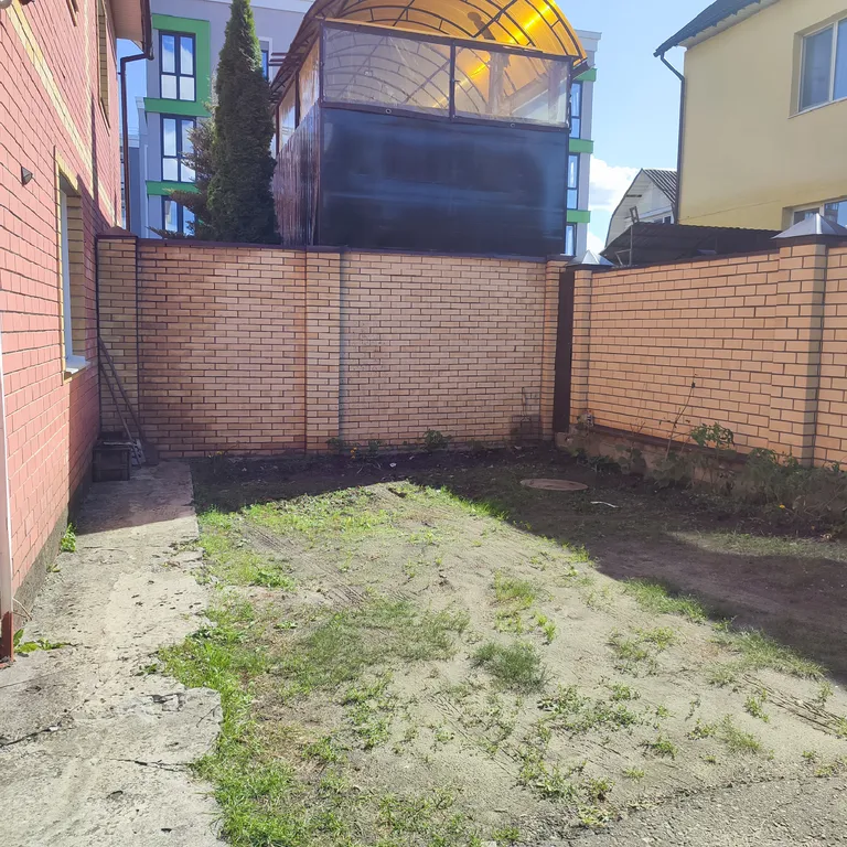 Таунхаус-5 комнат 3 этажа, парковка