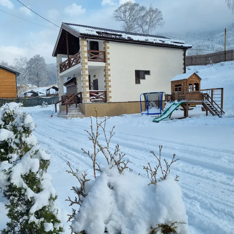 Уютное шале в окружении гор