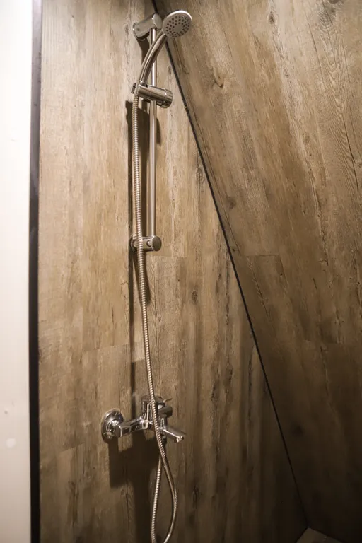 Нескучный треугольный дом Mökki с купелью