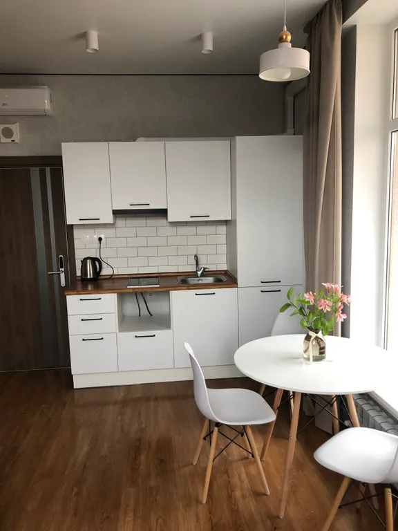 Апартамент-студия с кухней и балконом у моря