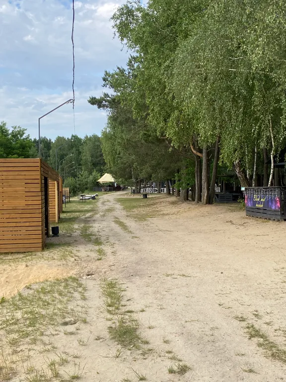 Деревенский дом с баней и террасой на берегу водоема