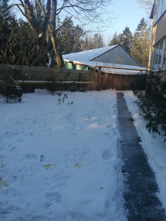 Уютный просторный дом с камином электрическим