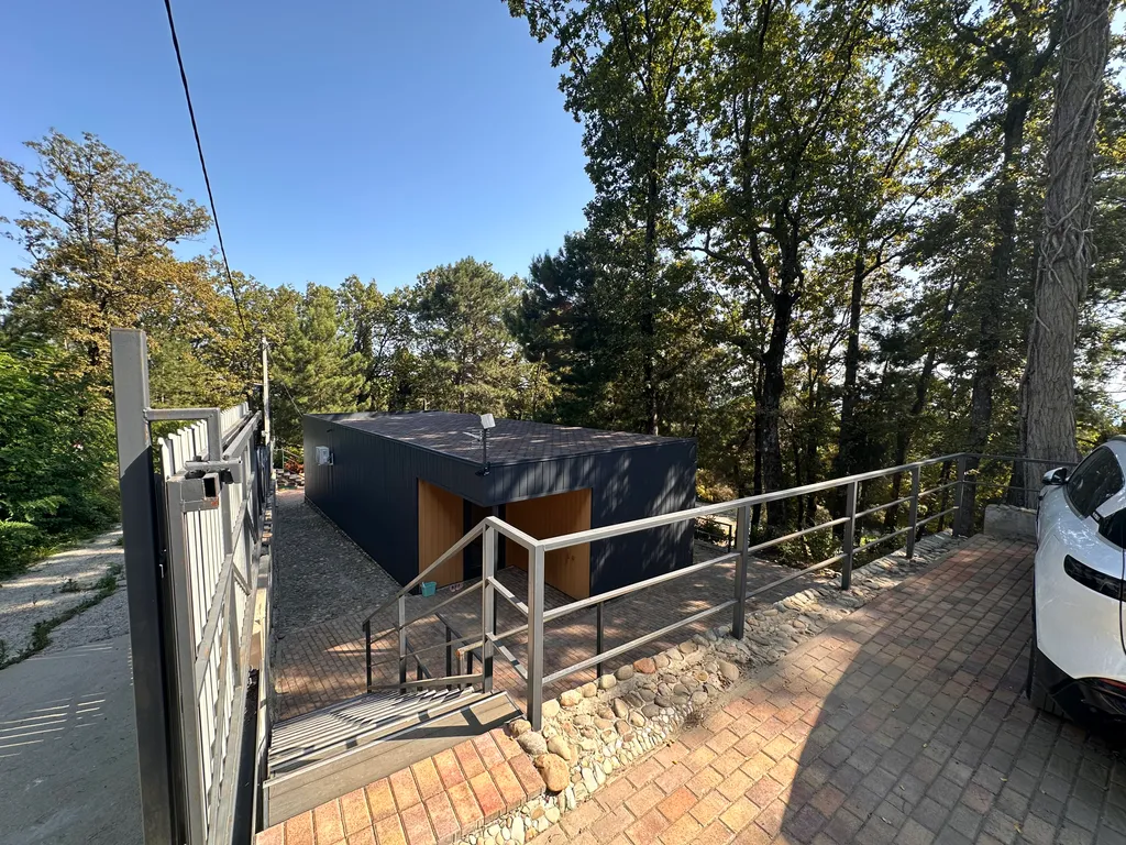 Домик с бассейном