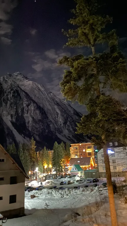 Домик с видом на горы