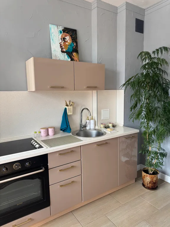 Уникальная студия с видом на стадион, арт-декором и PlayStation